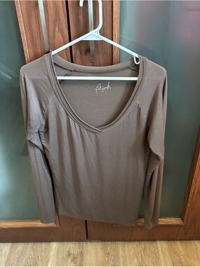 Women's Long Sleeve V-Neck Tee